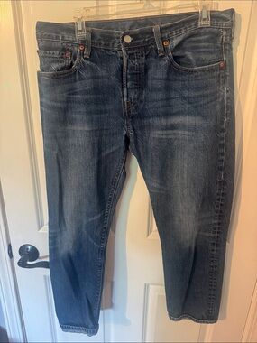 Classic Women’s Levi Dark Blue Wash Jeans
